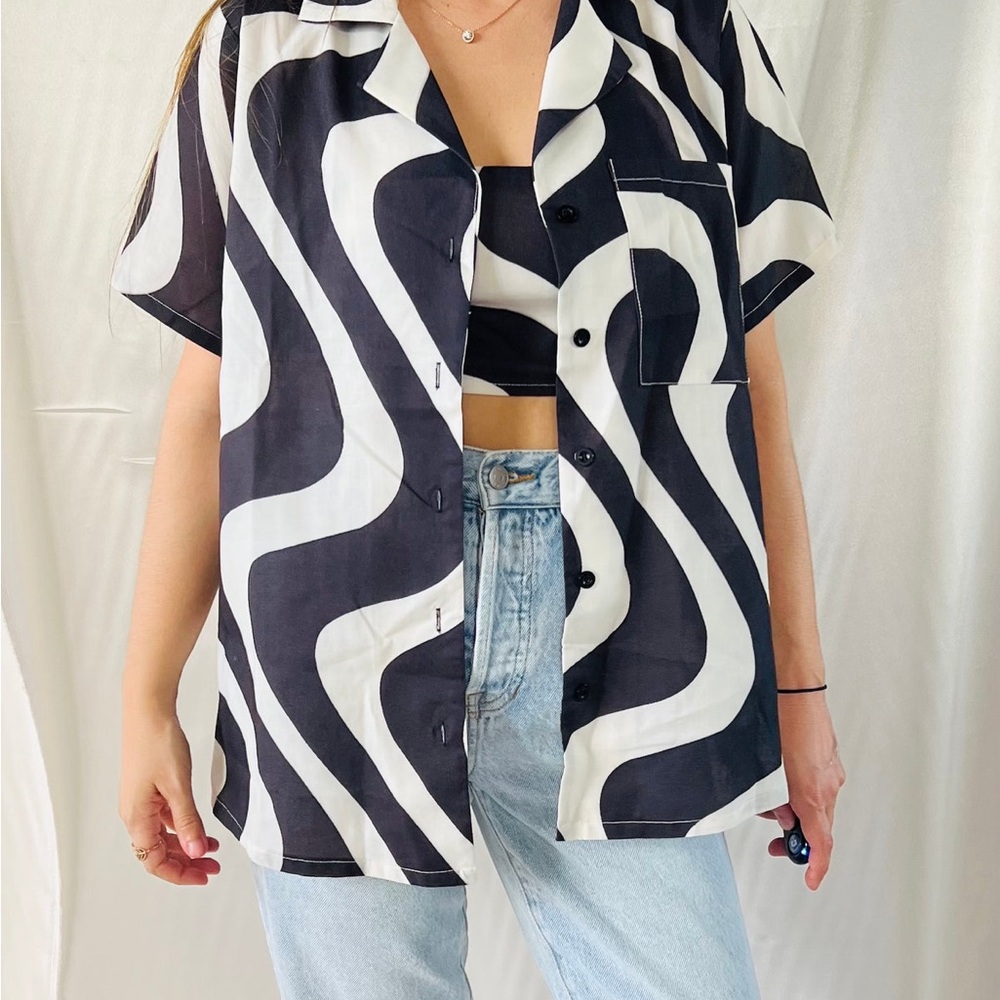 Peppermayo Black and White Wave Pattern Button Down Shirt